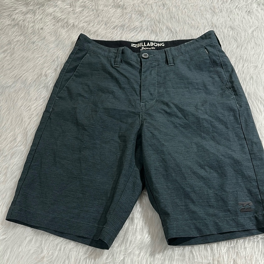 Billabong green submersible shorts size 28
